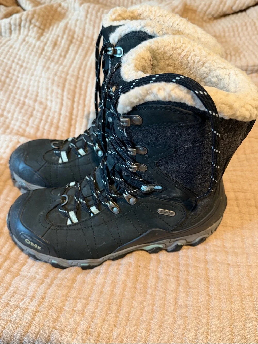 Women's Black Winter Lace-Up Boots with Cozy Faux Shearling